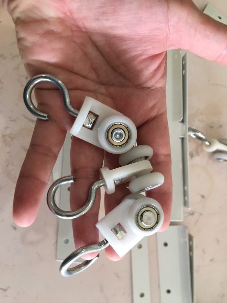 Bán thanh treo, pát treo, bánh xe đơn làm rèm nhựa PVC
