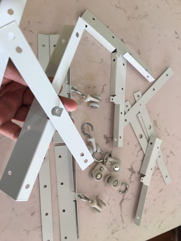 Bán thanh treo, pát treo, bánh xe đơn làm rèm nhựa PVC